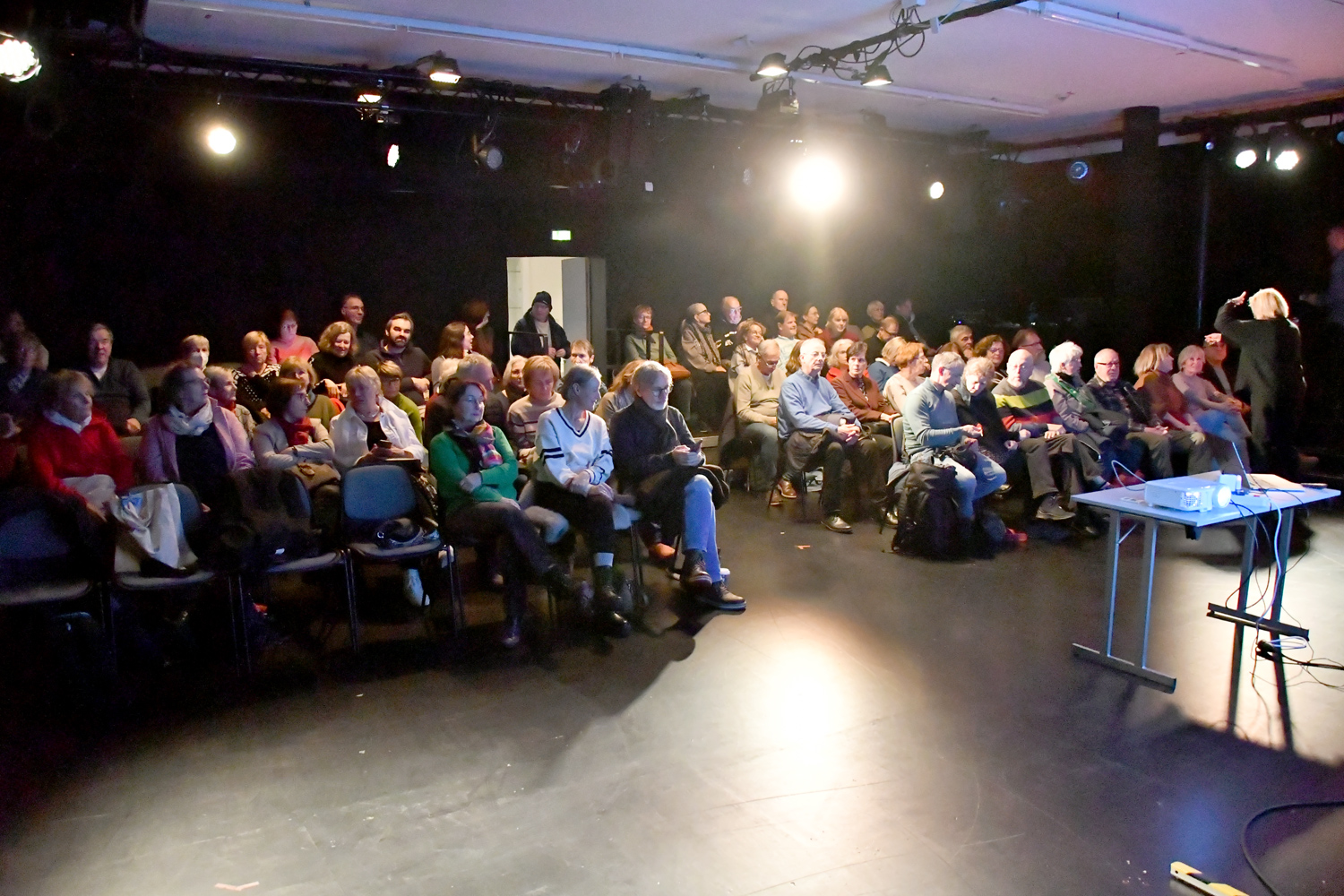 25-11_Stammtisch_04_WO